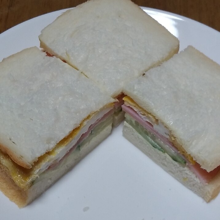 彩りがいいサンドイッチ